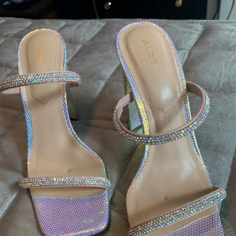 Aldo “Sparkling Beauty”.